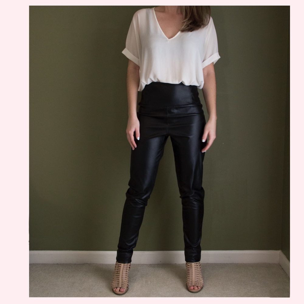 🖤FAUX LEATHER PANTS🖤